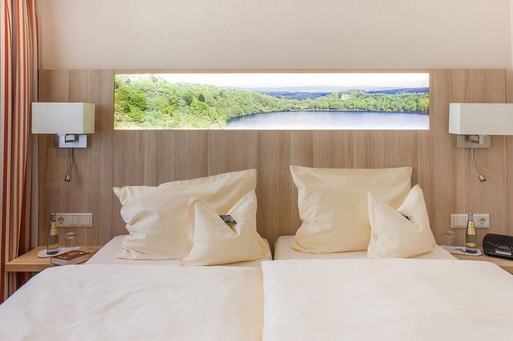 Ganze Wohnung, Doppelzimmer Buchfink (21-25 m²) - Hotel Schneider am Maar in Schalkenmehren, Vulkaneifel