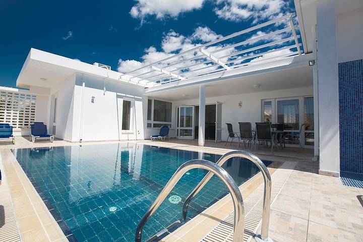 Ferienhaus für 8 Personen, mit Pool und Balkon sowie Garten in Ayia Napa