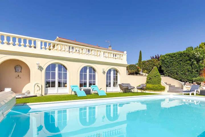Gîte pour 4 personnes, avec piscine et terrasse - 1