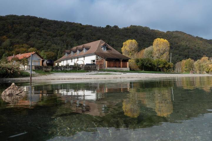 Location de vacances pour 8 personnes, avec jardin ainsi que sauna et terrasse, animaux acceptés dans Plage De La Chatiere Conjux - 3