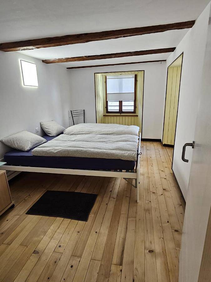 Ganze Wohnung, Airolo with private parking in Airolo, Lepontinische Alpen