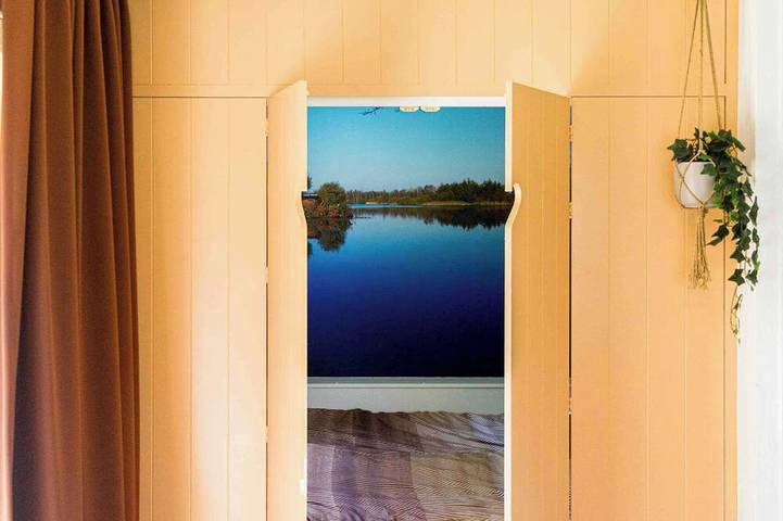 Waterfront Holiday Home in De Alde Feanen National Park in Earnewâld, Parque Nacional De Alde Feanen