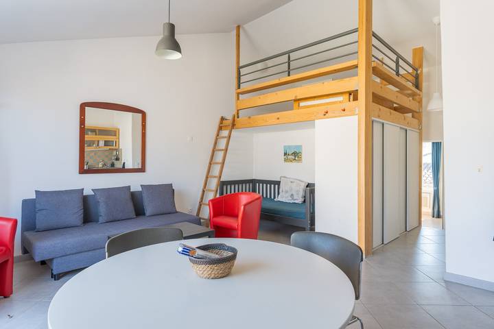 Entire apartment, Spacious 50 m² Air-Conditioned Apartment – 3 Rooms Including Mezzanine – n5 in Charleval, Aix-en-Provence region