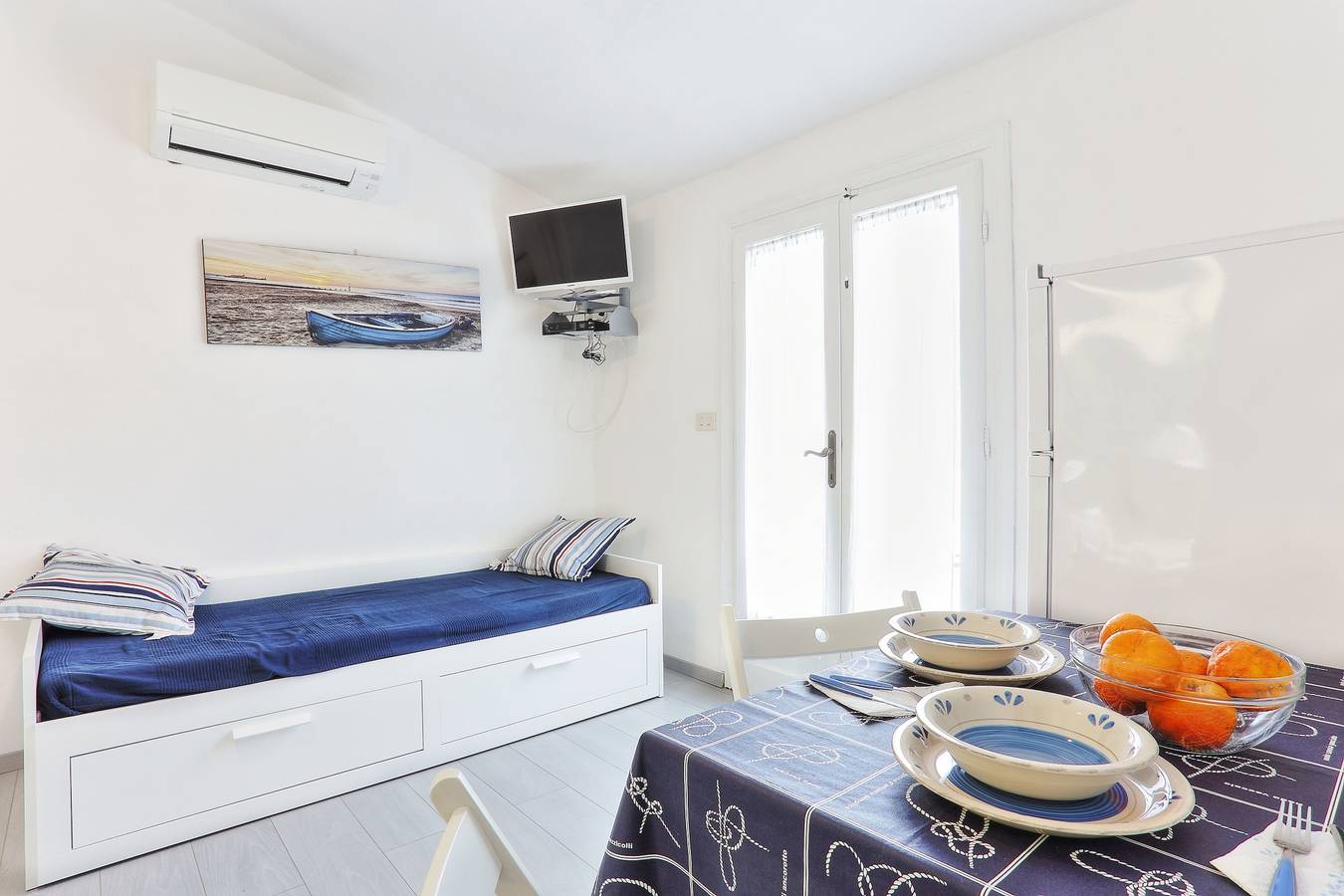 Casa vacanze con aria condizionata e terrazza con vista mare; parcheggio disponibile, animali domestici ammessi  in Pareti, Isola d'Elba