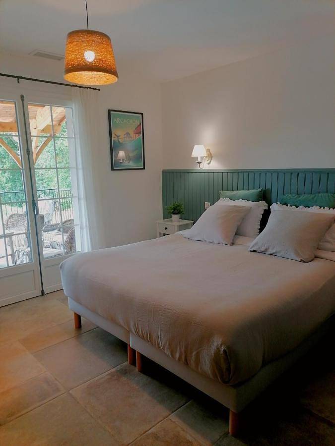 Location de vacances pour 2 personnes, avec piscine ainsi que vue et jardin à Cancon - 4