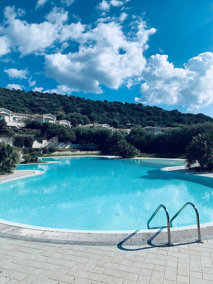 Villa Daisy Holiday Home with Sea View, Wi-Fi, and Air Conditioning in Terra Mala, Quartu Sant'Elena