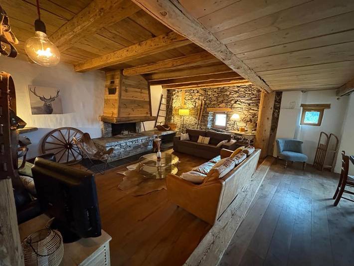 Gîte pour 13 personnes, avec terrasse et vue à Séez - 4