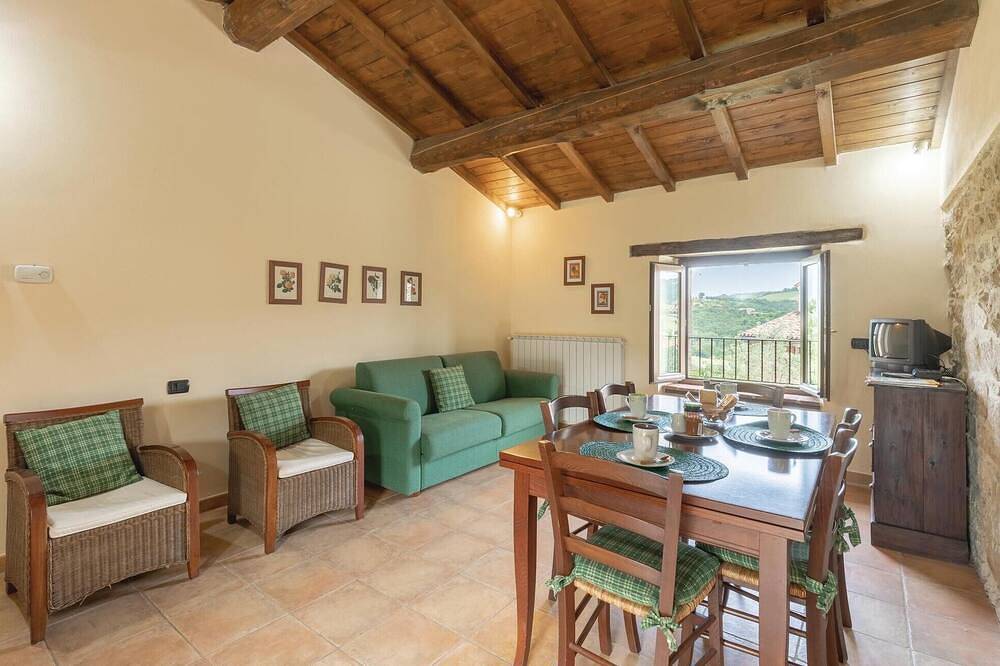 Entire apartment, Pet friendly apartment in Gubbio, Umbria