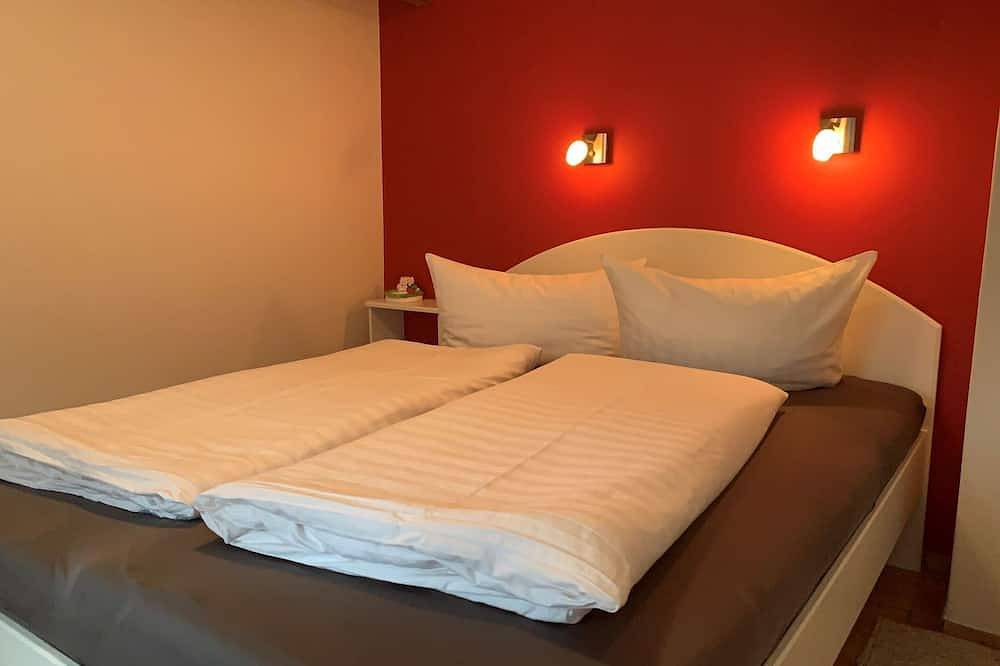 Ganze Wohnung, Schöne Ferienwohnung in Reetdachhaus im Ortskern von Nebel. in Nebel, Amrum