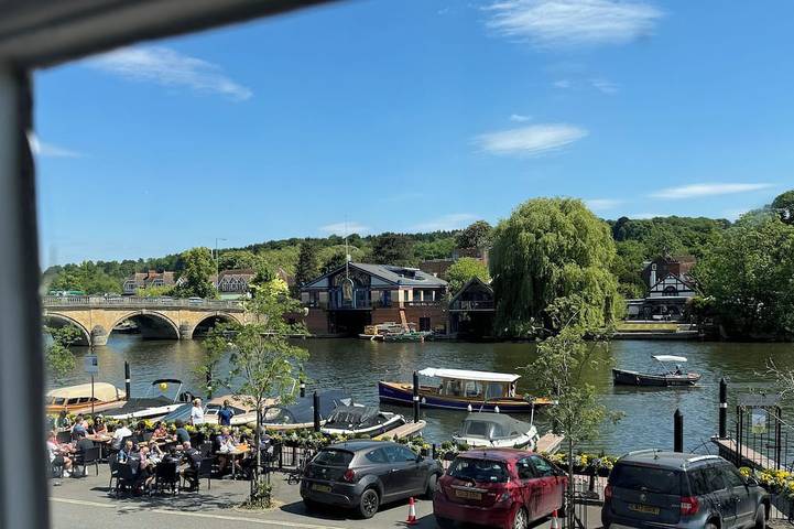 Holiday rental for 9 people, with garden and hot tub as well as terrace in Henley-on-Thames