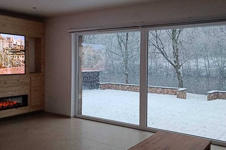 Location de vacances pour 10 personnes, avec balcon ainsi que jardin et jacuzzi à Comblain-au-Pont