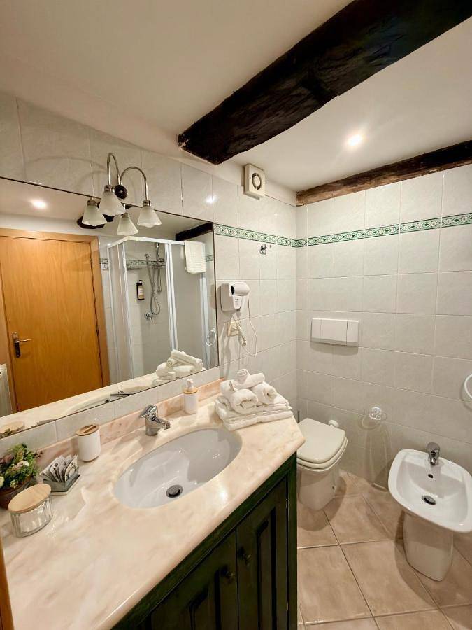 Double Room with Private Bathroom in Sarnano, Parco nazionale dei Monti Sibillini