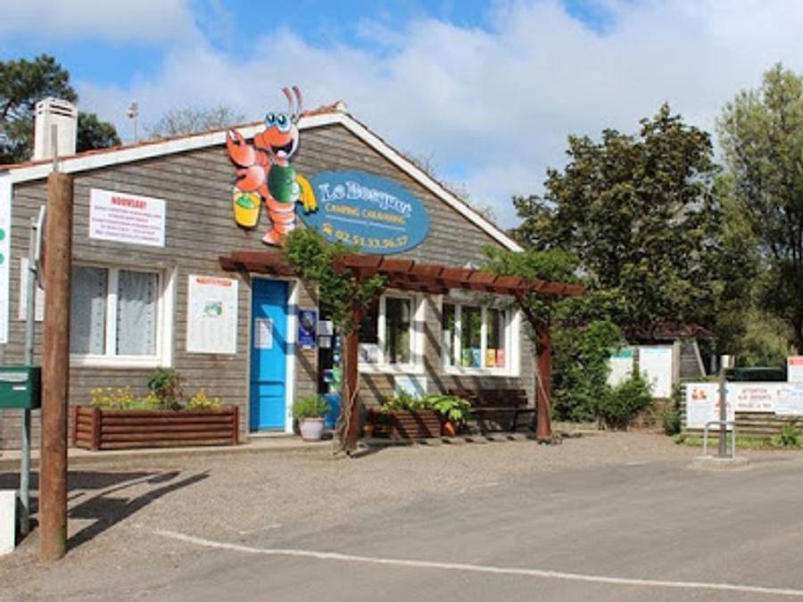 Camping Le Bosquet - Canvas and wooden tent 5 persons - Aqua 2 bedrooms 5 people Semi-covered terrace in Jard-sur-Mer, Vendée