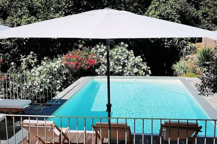 Appartement de vacances pour 4 personnes, avec jardin ainsi que terrasse et piscine en Corse