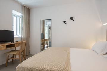 Villa for 2 Guests in Naousa, Paros, Picture 3
