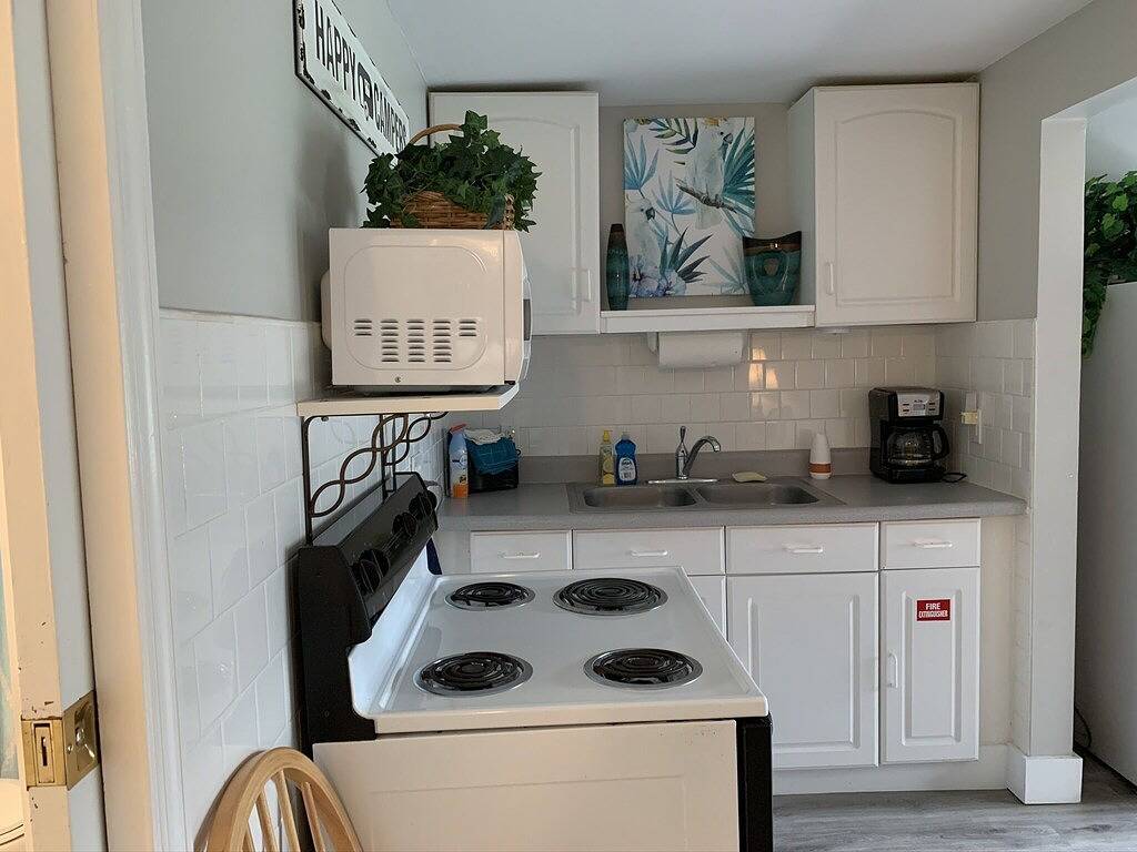 Super Cute 2Br/1Ba Cabin at beautiful lakeside campground in Lake Pierce, Zentral Florida