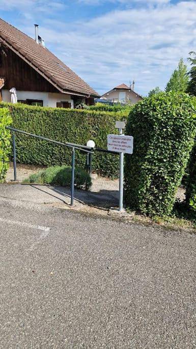 Location de vacances pour 4 personnes, avec vue ainsi que terrasse et piscine à Neuvecelle - 3