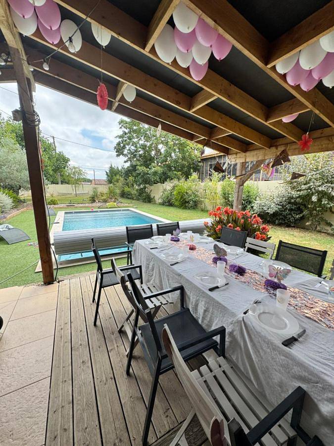 Location de vacances pour 10 personnes, avec Terrasse et Jardin ainsi que Piscine et Vue à Saint-Martin-Petit
