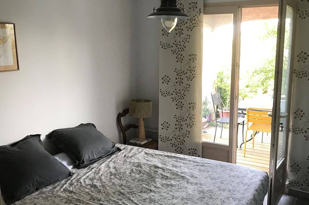 Small natural n'est open to the outside in the Mediterranean in Ouveillan, Region de Narbonne