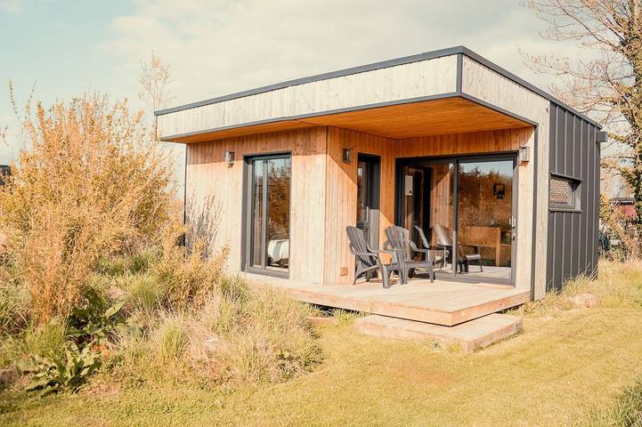 Gîte pour 2 personnes, avec piscine ainsi que terrasse et jardin