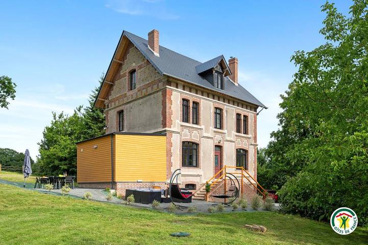 Gîte pour 15 personnes, avec Terrasse ainsi que Jardin et Vue à Froberville