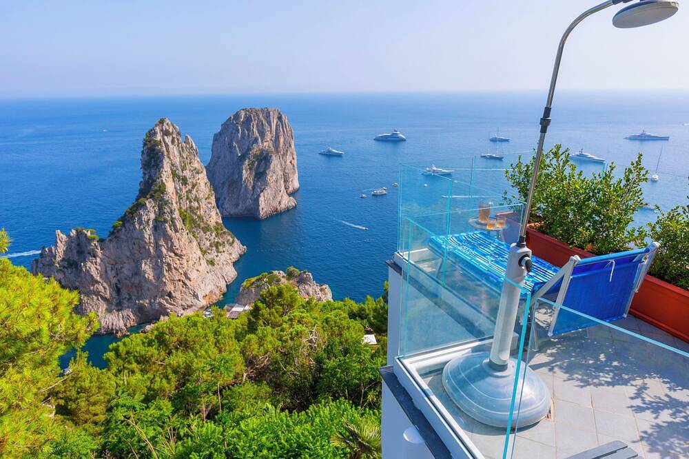 Villa for 4 People in Capri, Tyrrhenian Coast Campania