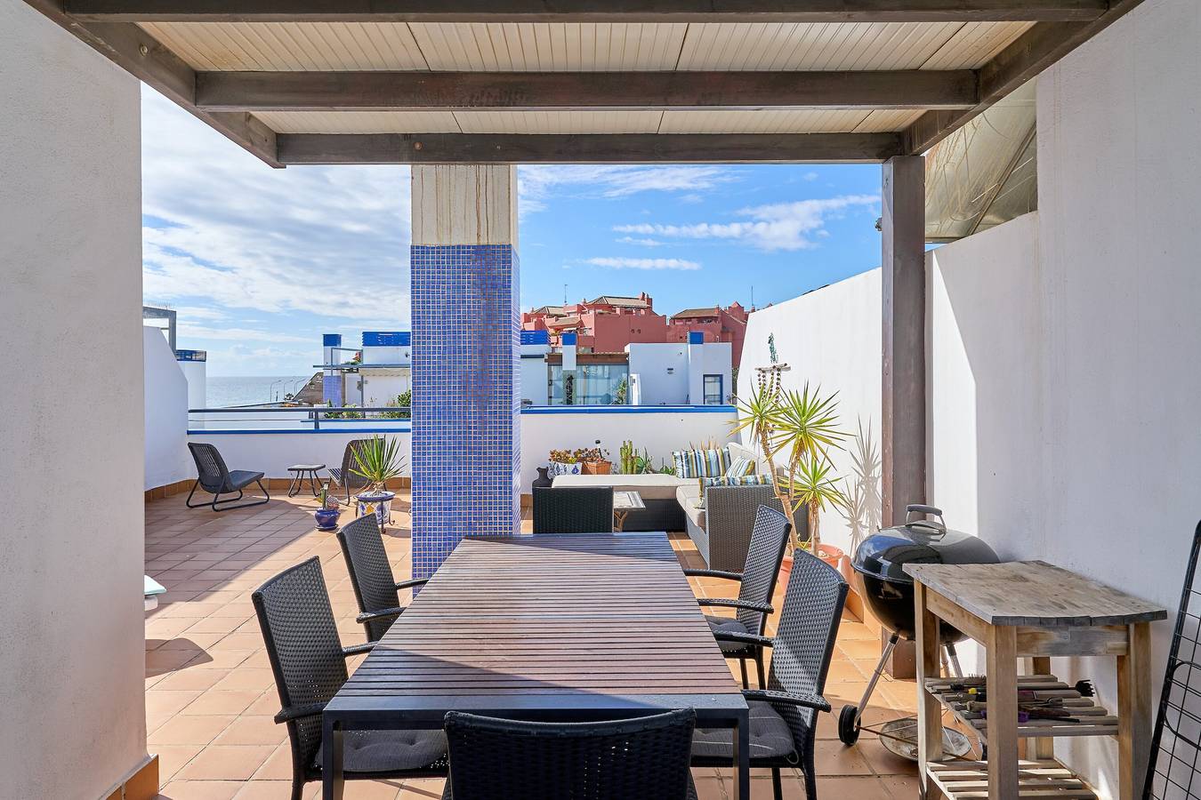 Geheel appartement, Penthouse aan het Strand met terras en Wi-Fi in Torrox Costa, Torrox