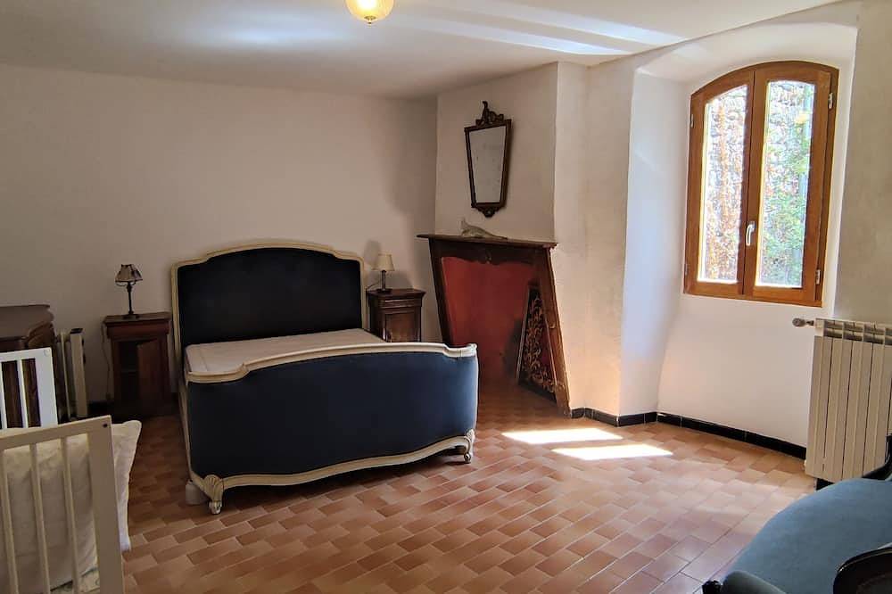 Large 200 m2 house with garden, terraces and courtyard. Florac Center. in Florac-Trois-Rivières, Cévennes