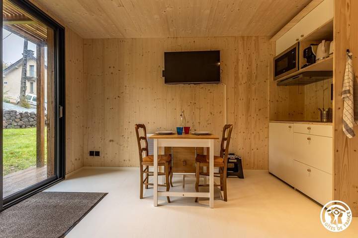 Gîte pour 2 personnes, avec Terrasse ainsi que Jardin et Vue à La Bourboule - 3
