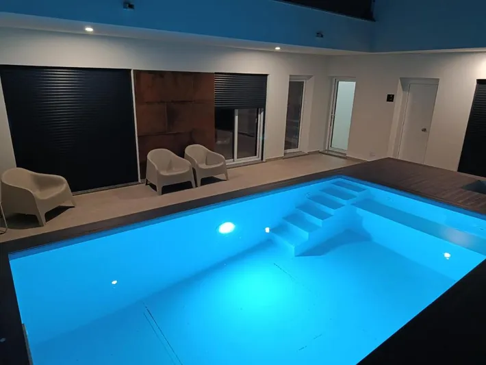Alojamiento y desayuno para 2 personas, con vistas además de terraza y piscina - 1