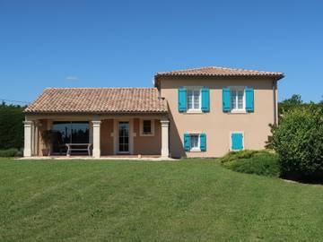 Gîte pour 8 personnes, avec jardin et terrasse à Valréas