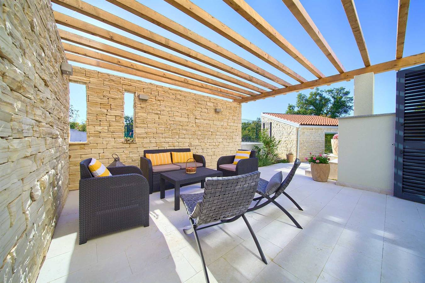 Villa Adrimar mit privatem Pool und Grill in Risika, Krk