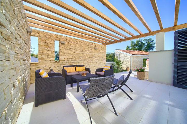 Villa pour 8 personnes, avec jardin ainsi que terrasse et piscine, animaux acceptés à Vrbnik - 3