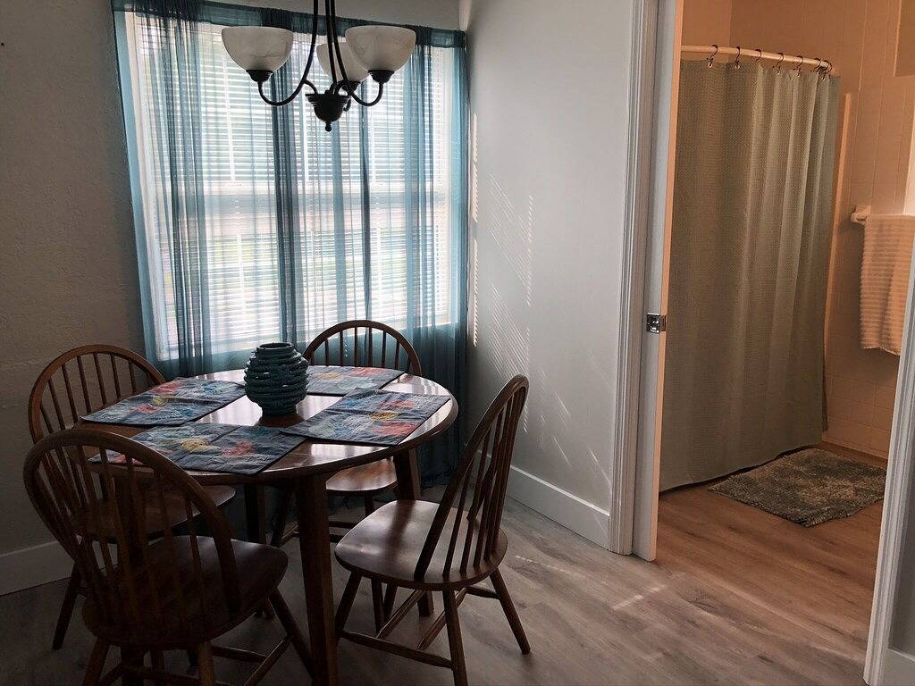 Charming 2Br/1Ba Cabin at Lakeside Resort in Lake Pierce, Zentral Florida