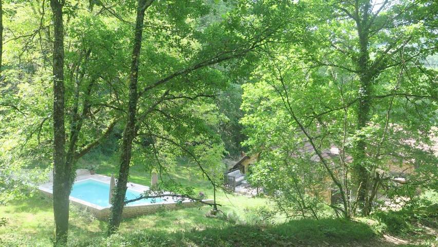 Location de vacances pour 8 personnes, avec jardin ainsi que vue et piscine, animaux acceptés à Auriac-du-Périgord - 4