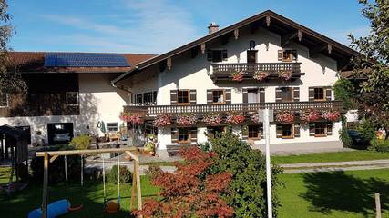 Ferienwohnung für 4 Personen, mit Garten und Terrasse in Grabenstätt