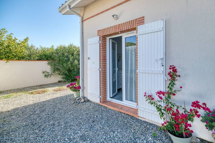 Estudio entero, Estudio 'Gîte Le Colibri' con terraza privada, jardín privado y Wi-Fi in La Salvetat-Saint-Gilles, Toulouse region