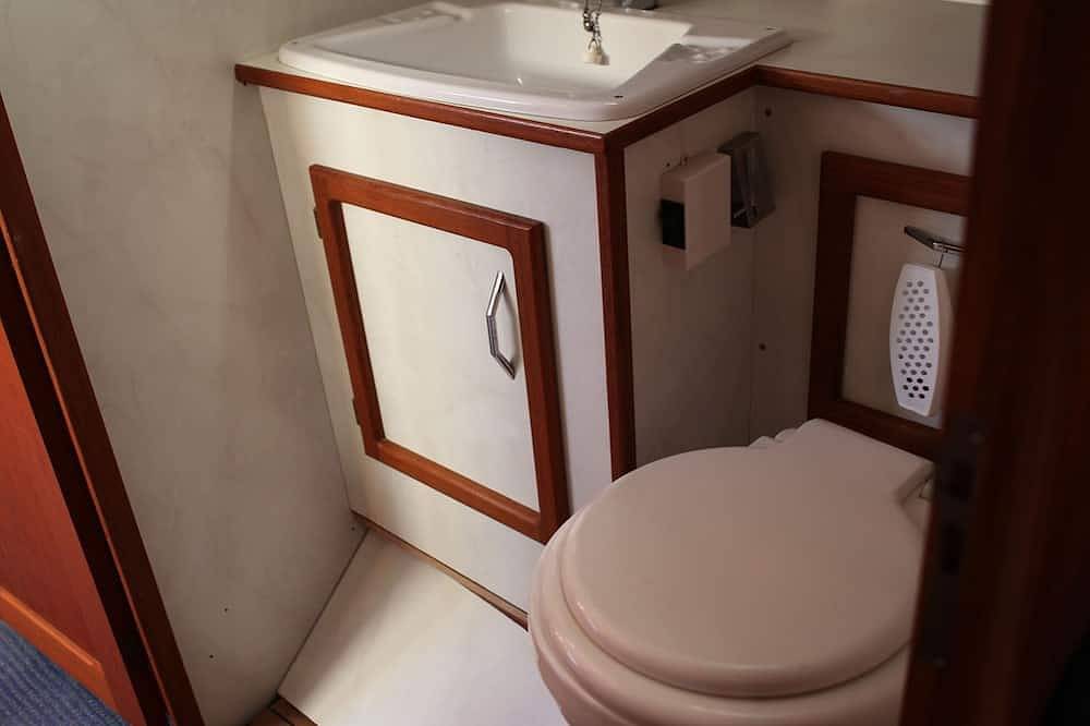 Eclipse of the sun . Wohnen auf der Yacht im Stadtzentrum in Greifswald, Vorpommern Greifswald