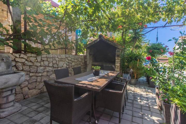 Maison d’hôte pour 2 personnes, avec Balcon et Terrasse ainsi que Jardin et Vue à Šibenik