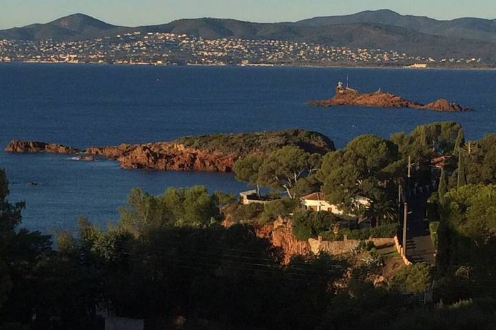 Gîte pour 4 personnes, avec balcon dans Calanque du Fournas