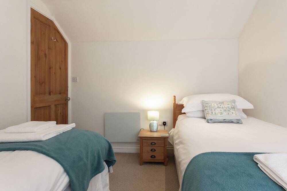 Perfectly located to enjoy breathtaking sea views of Porthleven beach  & harbour in Porthleven, Cornwall