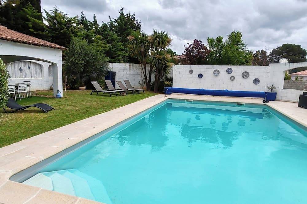 Maison de plain-pied spacieuse et au calme, avec piscine ! in Rocbaron, Côte méditerranéenne (France)