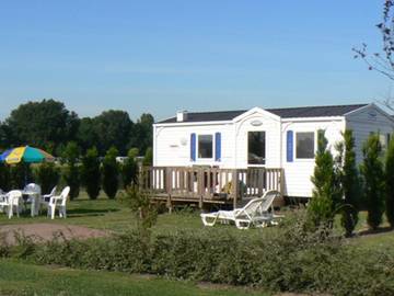 Camping für 6 Personen in Clairvaux-les-Lacs, Jura, Bild 2