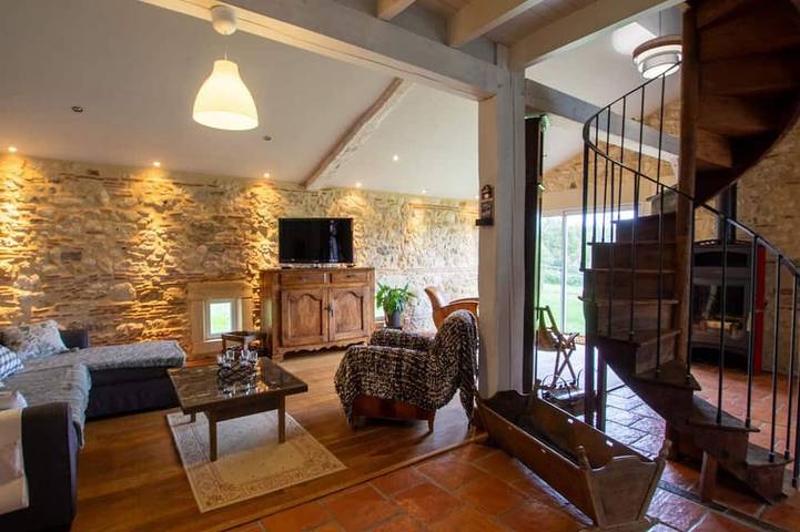 Gîte pour 6 personnes, avec jardin à Ginestet