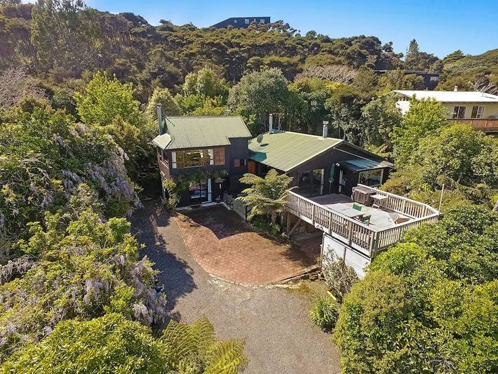 Cottage for 7 people, with balcony and garden in Coromandel