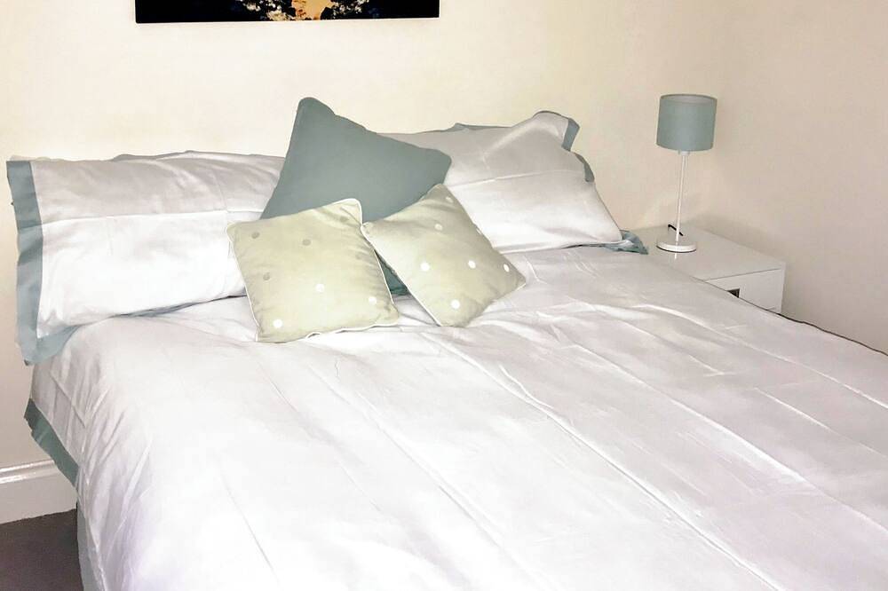 2 bedroom accommodation in Wootton Bridge in Wootton Bridge, Isle of Wight