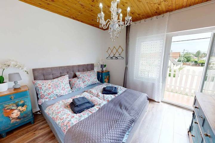 Ganze Wohnung, Ferienwohnung mit Sauna, Pool, Whirlpool und Badefass in Balatonszabadi, Siófok und Umgebung