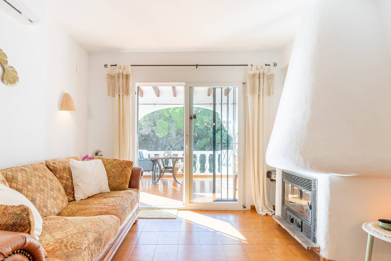 Apartamento 'Sillero Dos' con piscina compartida, terraza privada y aire acondicionado. in Pinar de lAdvocat (Moraira), Teulada