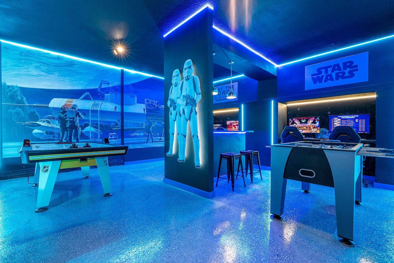 Stunning 7Bd Jacuzzi Pool Close to Disney Windsor Cay 16217 in Four Corners, Lake County