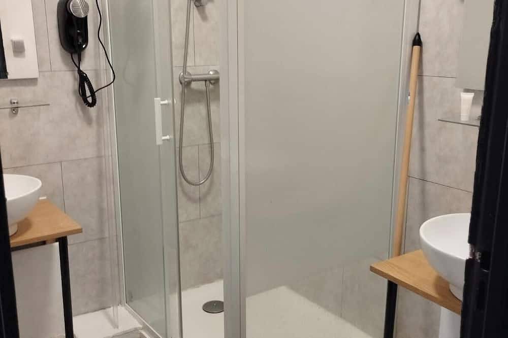 Entire apartment, Apartment with 2 bedrooms and a large living area Morlaix near the station in Morlaix, Ceinture Dorée